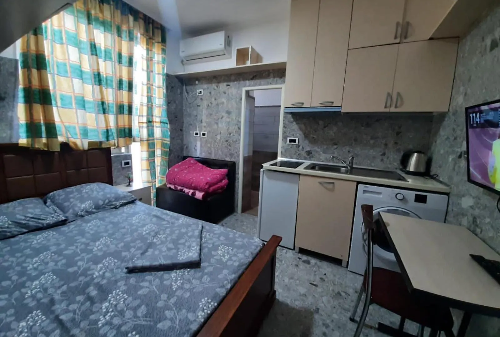 Lovely Apartment 12345 티라나